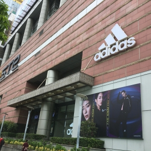 阿迪达斯第三季度“强劲”反弹，但大中华地区下降5%