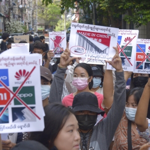 为什么缅甸制衣工人要“阻止经济”?600家服装厂中，约有三分之一是中国企业